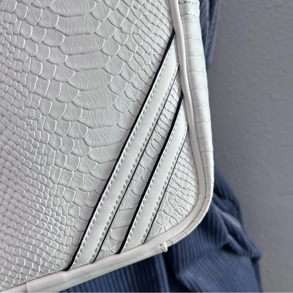 Tote Carry Vegan Leather Backpack
Crocodile Skin - Picture 13 of 16